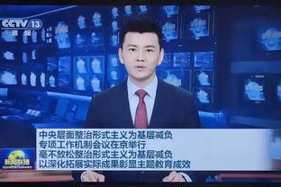 场下加油！梅西身着一身黑衣，来到了公开杯决赛现场观战~